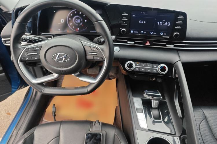Used Hyundai Elantra 2022 1.5L CVT GLX Elite Edition Center Console