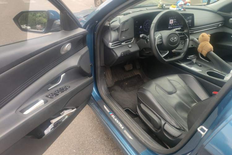 Used Hyundai Elantra 2022 1.5L CVT GLX Elite Edition Driver Seat