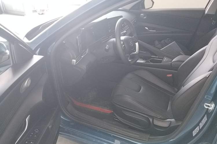 Used Hyundai Elantra 2022 1.5L CVT GLX Elite Edition Driver Seat