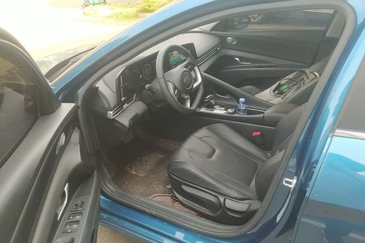 Used Hyundai Elantra 2022 1.5L CVT GLX Elite Edition Driver Seat