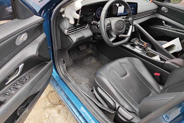 Used Hyundai Elantra 2022 1.5L CVT GLX Elite Edition Driver Seat
