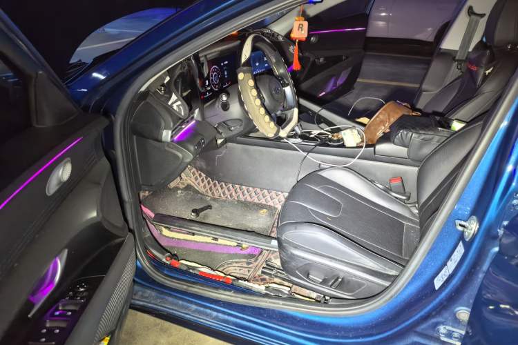 Used Hyundai Elantra 2022 1.5L CVT LUX Prestige Edition Driver Seat