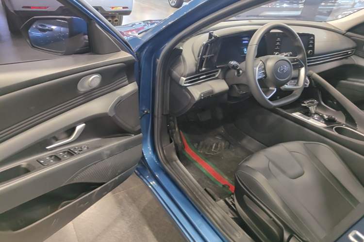 Used Hyundai Elantra 2022 1.5L CVT GLX Elite Edition Driver Seat