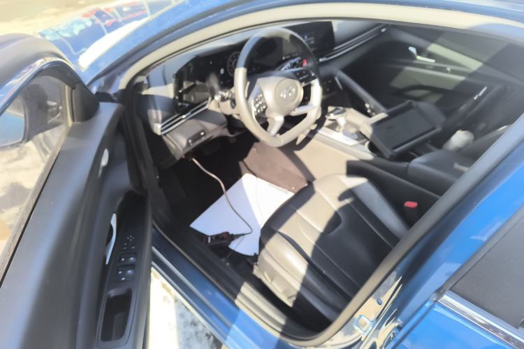 Used Hyundai Elantra 2022 1.5L CVT LUX Prestige Edition Driver Seat