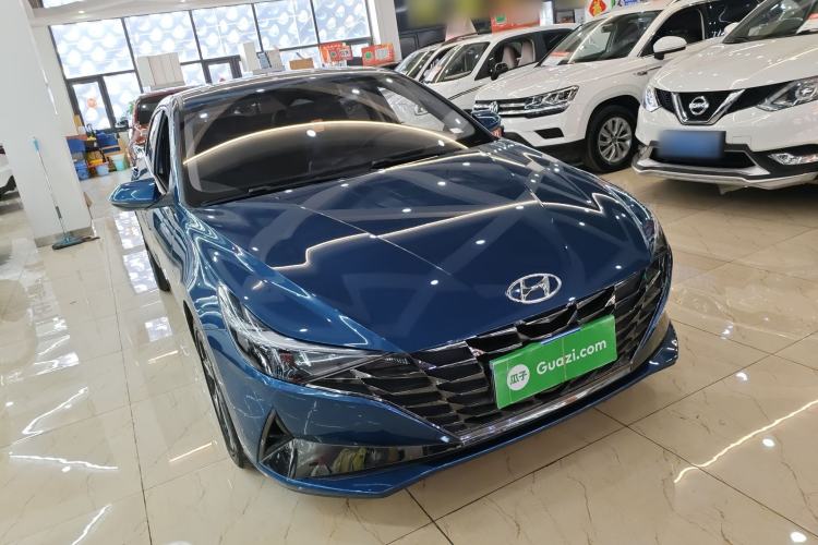 Used Hyundai Elantra 2022 1.5L CVT LUX Prestige Edition Front Right 45 Deg