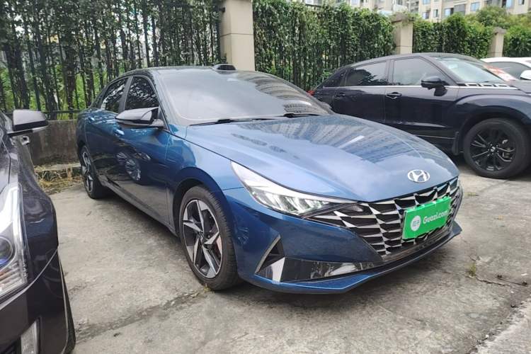 Used Hyundai Elantra 2022 1.5L CVT LUX Prestige Edition Front Right 45 Deg