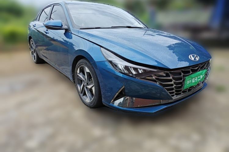 Used Hyundai Elantra 2022 1.5L CVT GLX Elite Edition Front Right 45 Deg