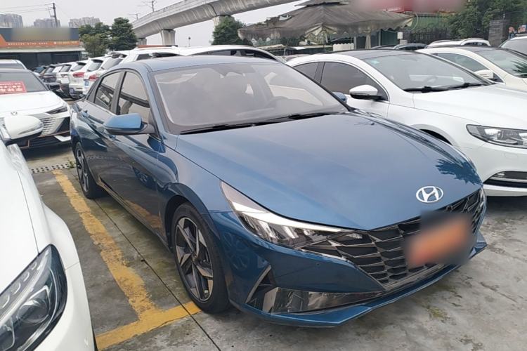 Used Hyundai Elantra 2022 1.5L CVT LUX Prestige Edition Front Right 45 Deg