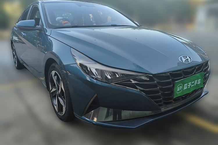 Used Hyundai Elantra 2022 1.5L CVT LUX Prestige Edition Front Right 45 Deg