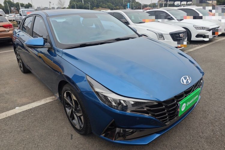 Used Hyundai Elantra 2022 1.5L CVT GLX Elite Edition Front Right 45 Deg