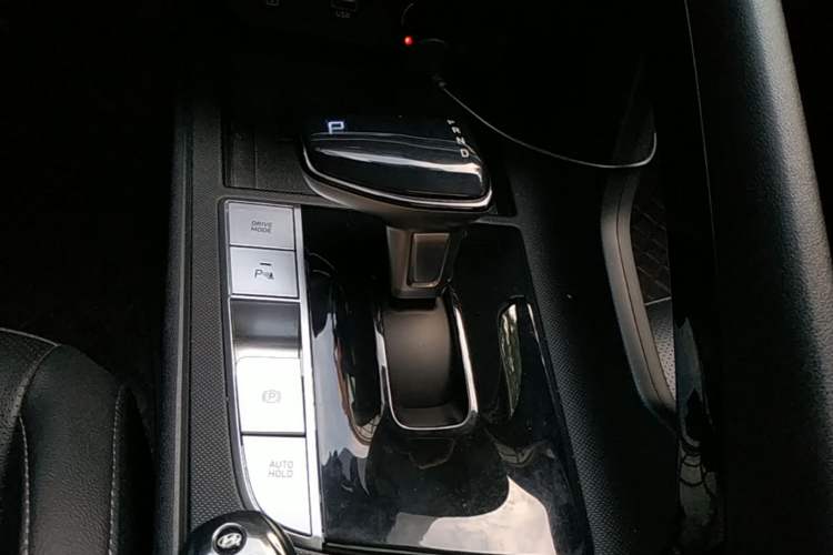 Used Hyundai Elantra 2022 1.5L CVT LUX Prestige Edition Gear Lever