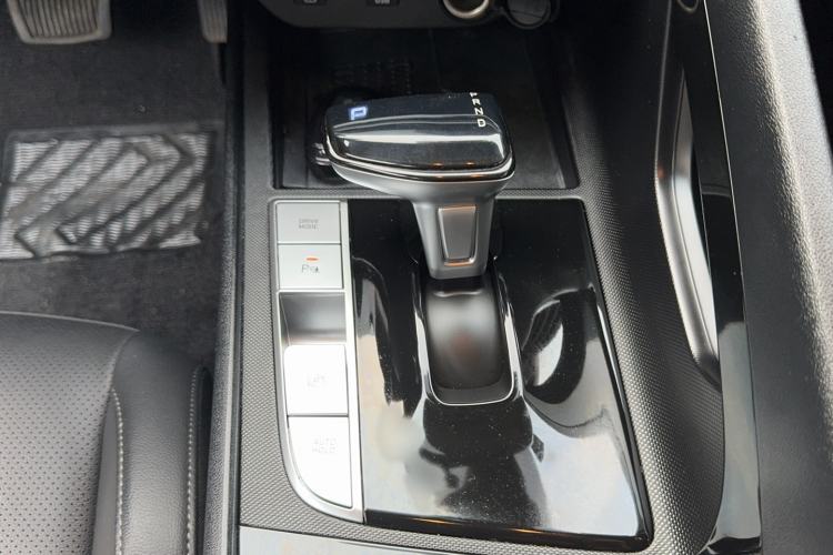 Used Hyundai Elantra 2022 1.5L CVT LUX Prestige Edition Gear Lever