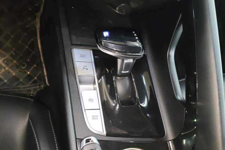 Used Hyundai Elantra 2022 1.5L CVT LUX Prestige Edition Gear Lever