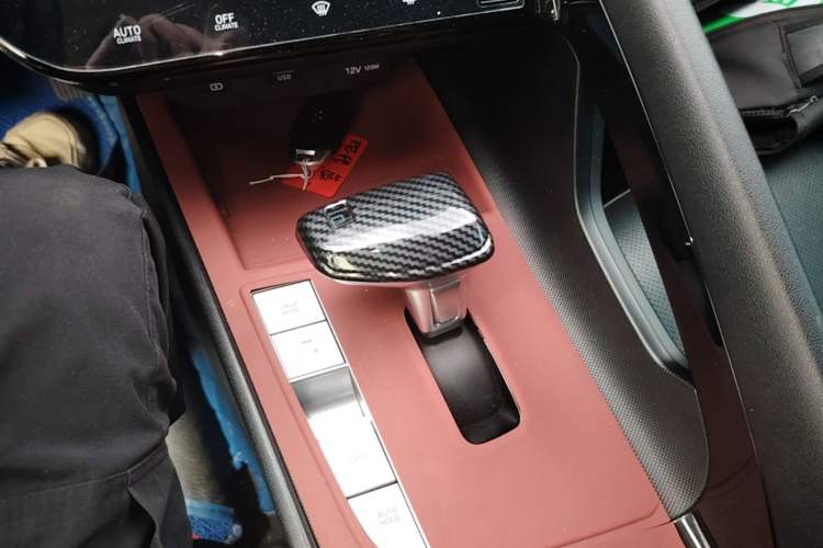 Used Hyundai Elantra 2022 1.5L CVT LUX Prestige Edition Gear Lever