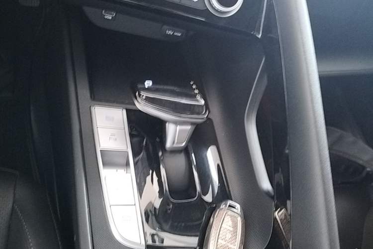 Used Hyundai Elantra 2022 1.5L CVT GLX Elite Edition Gear Lever