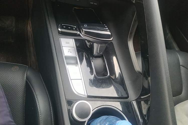 Used Hyundai Elantra 2022 1.5L CVT GLX Elite Edition Gear Lever