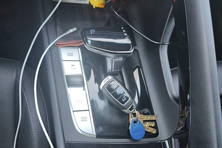 Used Hyundai Elantra 2022 1.5L CVT LUX Prestige Edition Gear Lever