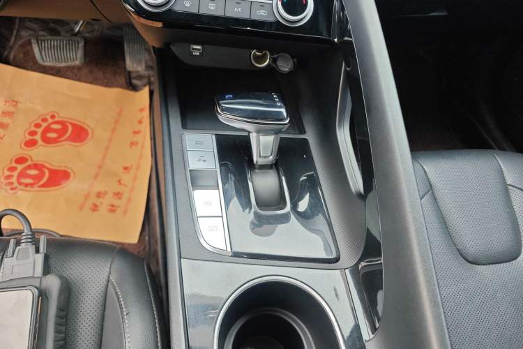 Used Hyundai Elantra 2022 1.5L CVT GLX Elite Edition Gear Lever