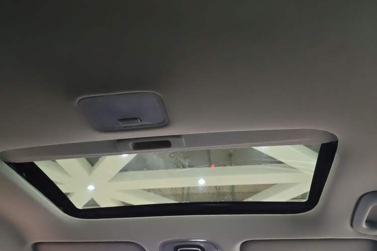 Used Hyundai Elantra 2022 1.5L CVT LUX Prestige Edition Headliner
