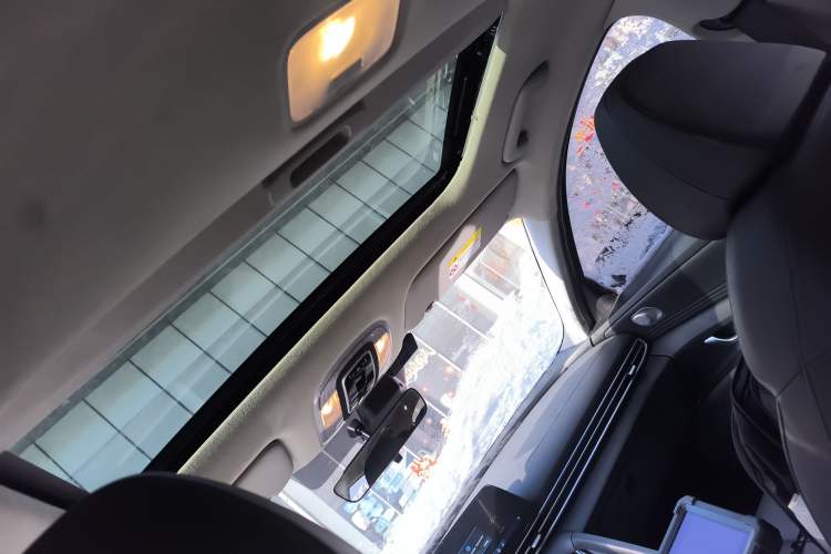 Used Hyundai Elantra 2022 1.5L CVT LUX Prestige Edition Headliner