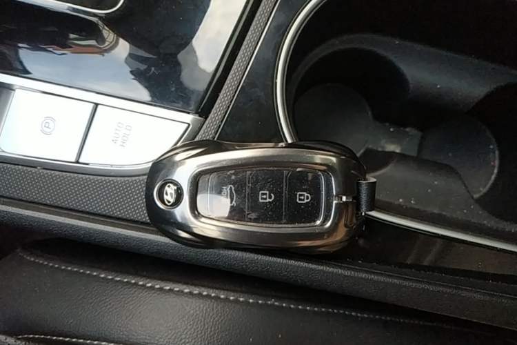 Used Hyundai Elantra 2022 1.5L CVT LUX Prestige Edition Interior 1