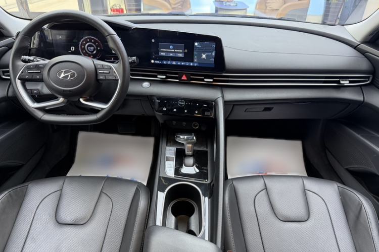 Used Hyundai Elantra 2022 1.5L CVT LUX Prestige Edition Interior 1