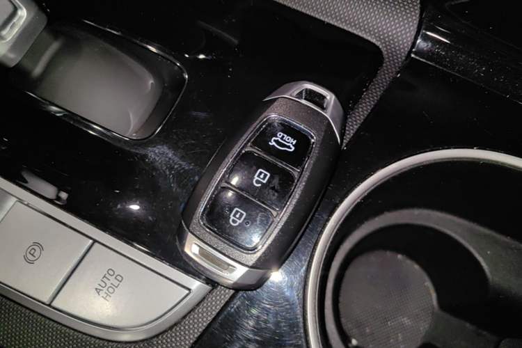 Used Hyundai Elantra 2022 1.5L CVT GLX Elite Edition Interior 1