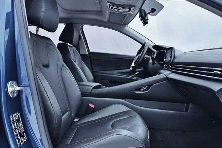 Used Hyundai Elantra 2022 1.5L CVT GLX Elite Edition Interior 10