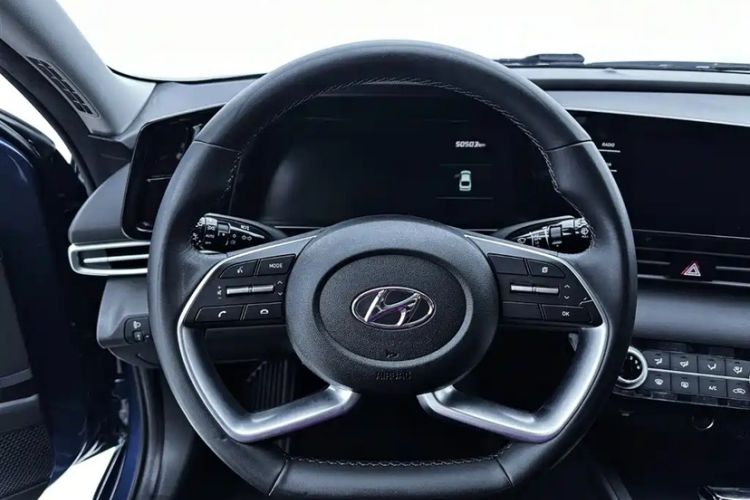 Used Hyundai Elantra 2022 1.5L CVT GLX Elite Edition Interior 3