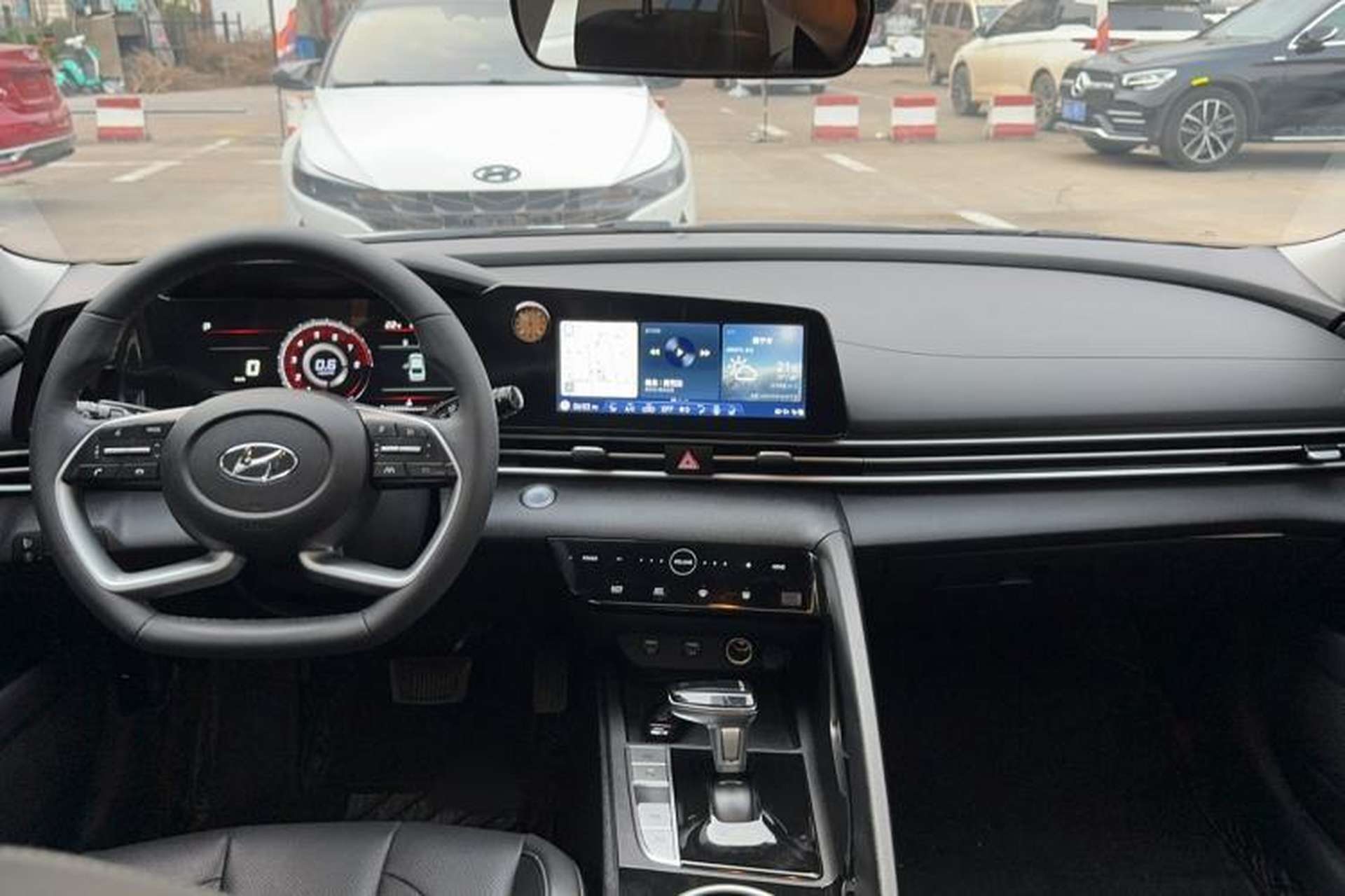 Used Hyundai Elantra 2022 1.5L CVT LUX Prestige Edition Interior 3