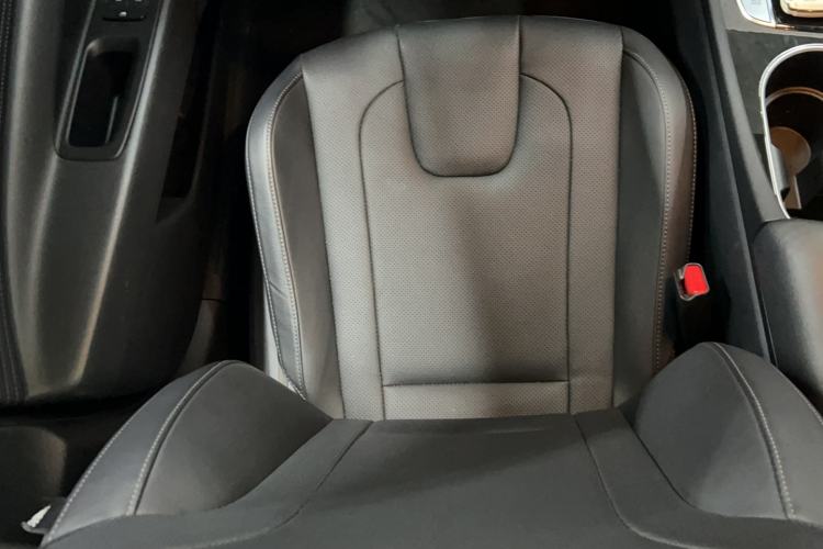 Used Hyundai Elantra 2022 1.5L CVT LUX Prestige Edition Interior 4