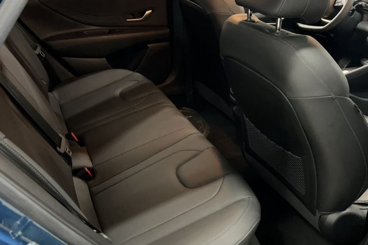 Used Hyundai Elantra 2022 1.5L CVT LUX Prestige Edition Interior 7