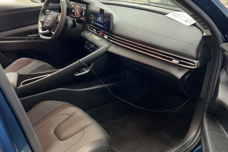 Used Hyundai Elantra 2022 1.5L CVT LUX Prestige Edition Interior 8