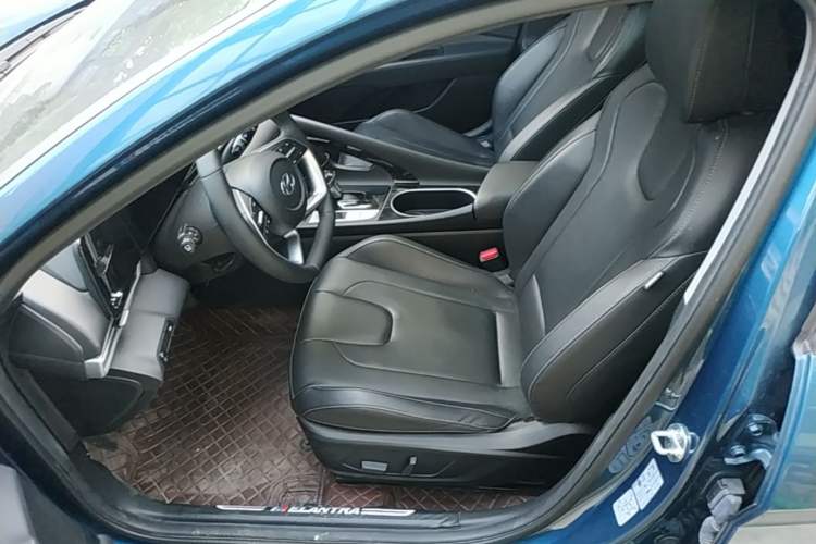 Used Hyundai Elantra 2022 1.5L CVT LUX Prestige Edition Left Front Seat