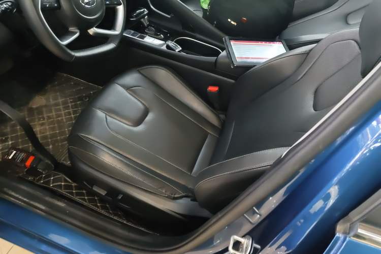 Used Hyundai Elantra 2022 1.5L CVT LUX Prestige Edition Left Front Seat