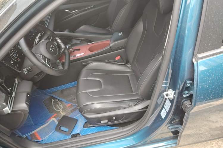 Used Hyundai Elantra 2022 1.5L CVT LUX Prestige Edition Left Front Seat