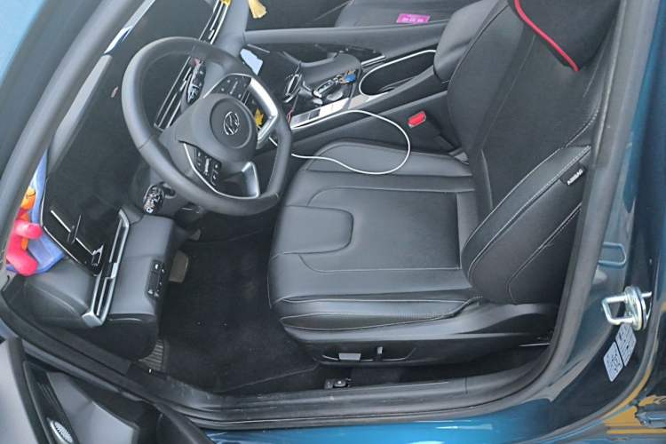 Used Hyundai Elantra 2022 1.5L CVT LUX Prestige Edition Left Front Seat