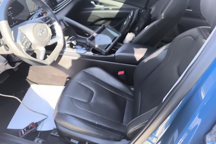 Used Hyundai Elantra 2022 1.5L CVT LUX Prestige Edition Left Front Seat