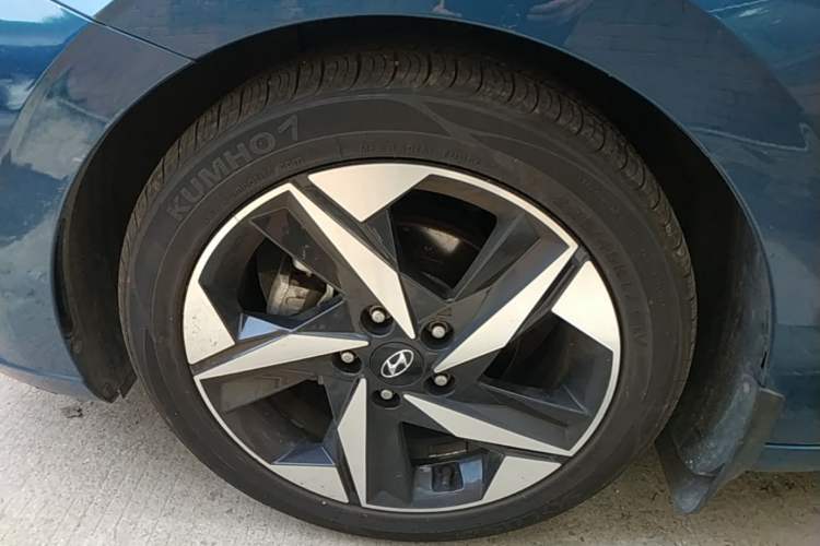 Used Hyundai Elantra 2022 1.5L CVT LUX Prestige Edition Left Front Wheel Hub