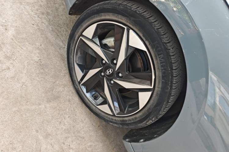 Used Hyundai Elantra 2022 1.5L CVT LUX Prestige Edition Left Front Wheel Hub