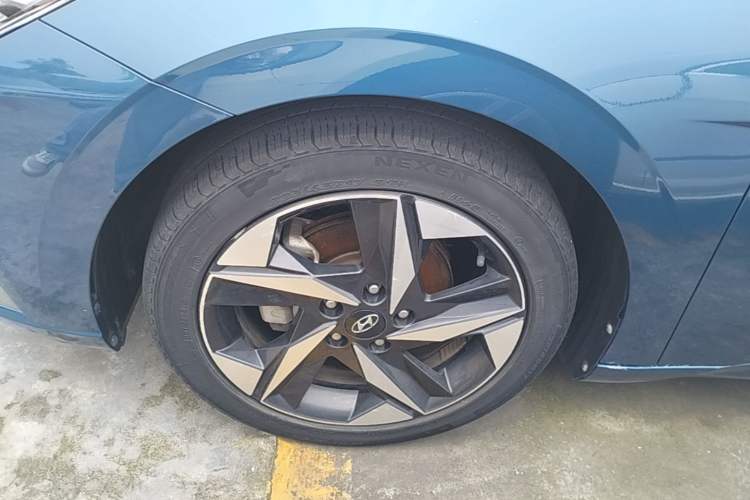 Used Hyundai Elantra 2022 1.5L CVT LUX Prestige Edition Left Front Wheel Hub