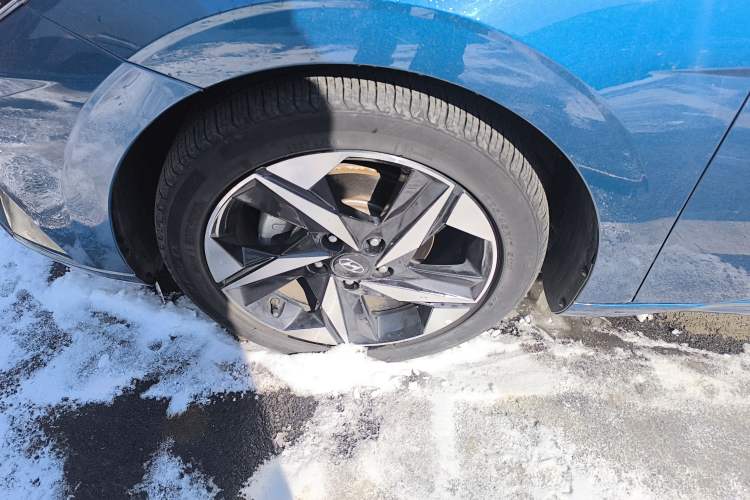 Used Hyundai Elantra 2022 1.5L CVT LUX Prestige Edition Left Front Wheel Hub