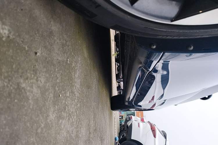 Used Hyundai Elantra 2022 1.5L CVT LUX Prestige Edition Left Side Sill