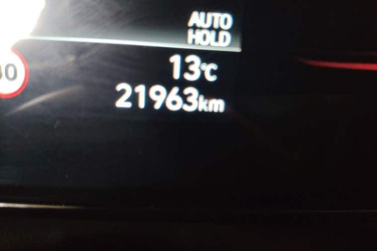 Used Hyundai Elantra 2022 1.5L CVT LUX Prestige Edition Odometer Close Up