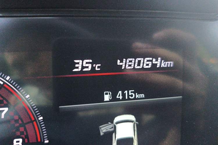 Used Hyundai Elantra 2022 1.5L CVT LUX Prestige Edition Odometer Close Up