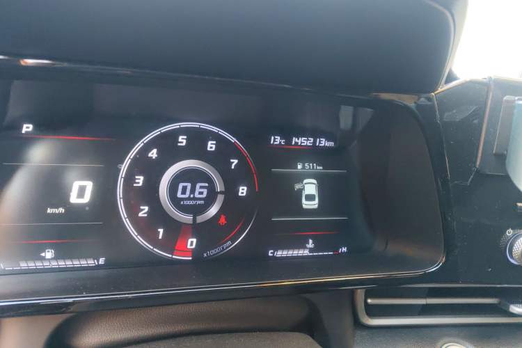 Used Hyundai Elantra 2022 1.5L CVT GLX Elite Edition Odometer Close Up