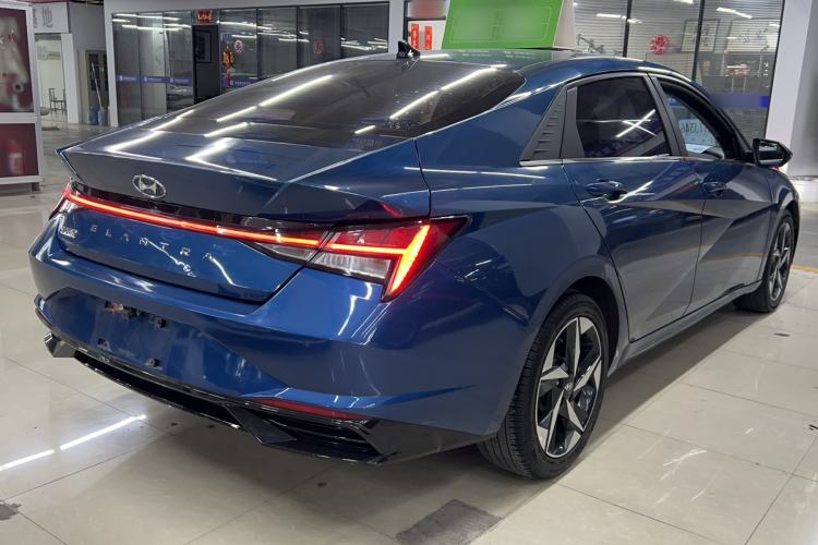 Used Hyundai Elantra 2022 1.5L CVT LUX Prestige Edition Rear Right 45 Deg