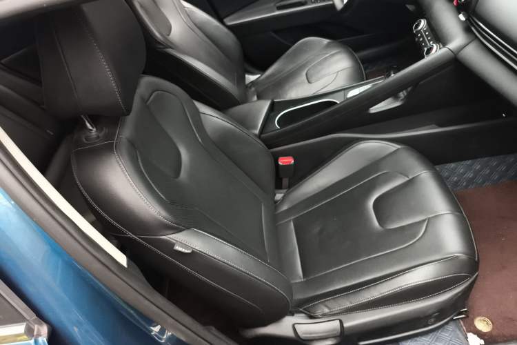 Used Hyundai Elantra 2022 1.5L CVT GLX Elite Edition Right Front Seat