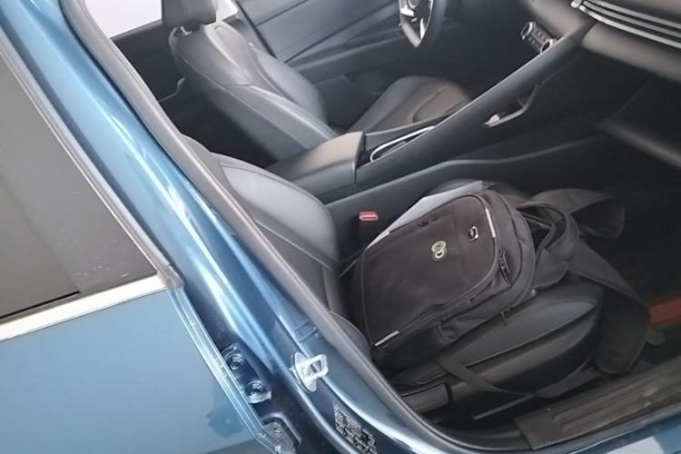 Used Hyundai Elantra 2022 1.5L CVT GLX Elite Edition Right Front Seat