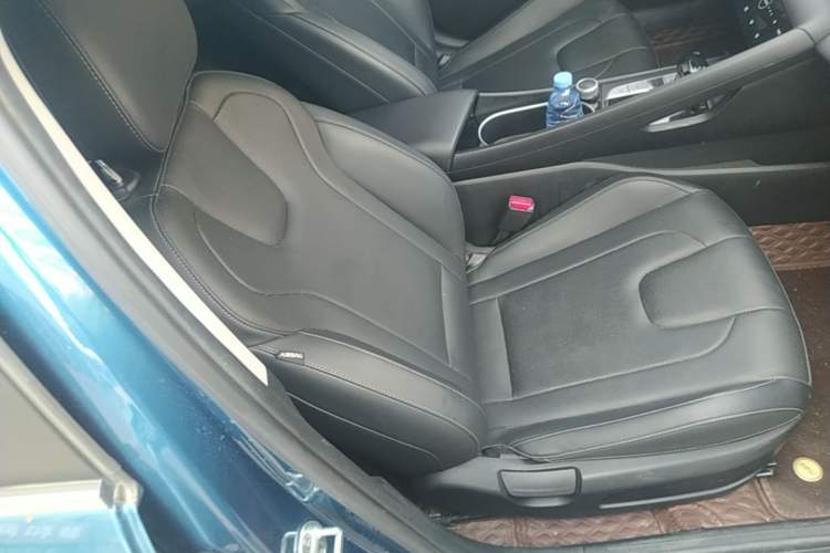 Used Hyundai Elantra 2022 1.5L CVT GLX Elite Edition Right Front Seat